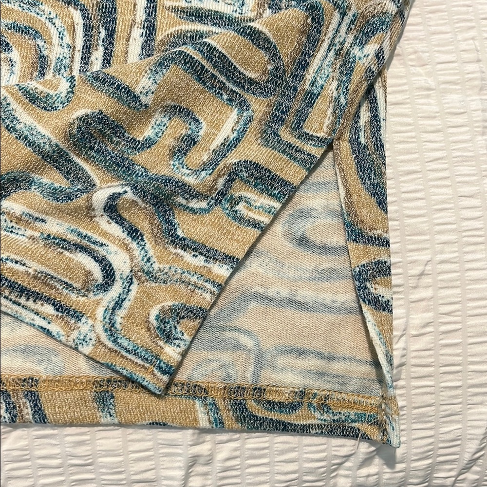 Abstract Patterned Women's Top - Picture 8 of 8